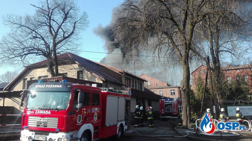Pożar pustostanu na terenie byłej kopalni KWK Anna w Pszowie. OSP Ochotnicza Straż Pożarna