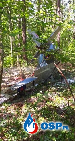Wypadek zabytkowego samolotu z II wojny światowej. Pilot zginął. OSP Ochotnicza Straż Pożarna