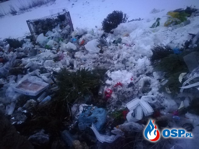 Pożar śmieci za cmentarzem parafialnym OSP Ochotnicza Straż Pożarna