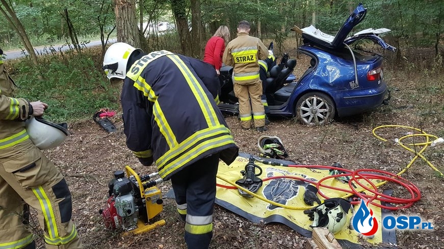 Wypadek samochodu osobowego przed Piaskami OSP Ochotnicza Straż Pożarna