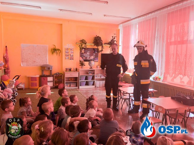 Strażacy z wizytą u dzieci w przedszkolu w Jeleniej Górze OSP Ochotnicza Straż Pożarna