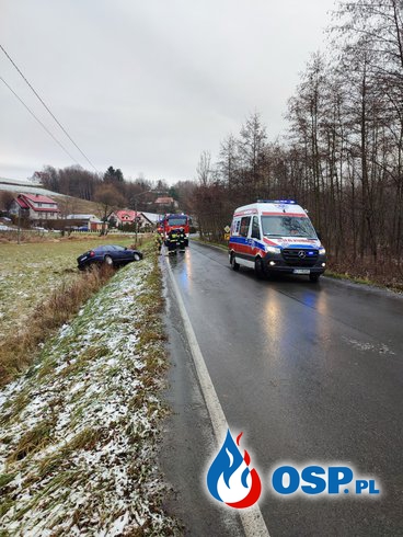 Wypadek drogowy na drodze powiatowej w Siedliskach OSP Ochotnicza Straż Pożarna