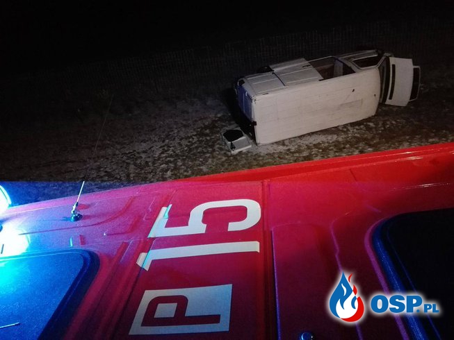 Dachowanie samochodu na Autostradzie A2 OSP Ochotnicza Straż Pożarna