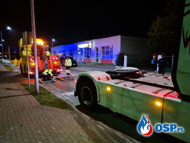58/2020 Wypadek osobówki z ciężarówką OSP Ochotnicza Straż Pożarna