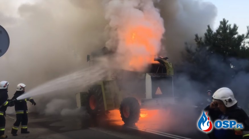 Akcja gaśnicza maszyny rolniczej w ogniu krytyki internautów. [FILM Z AKCJI] OSP Ochotnicza Straż Pożarna