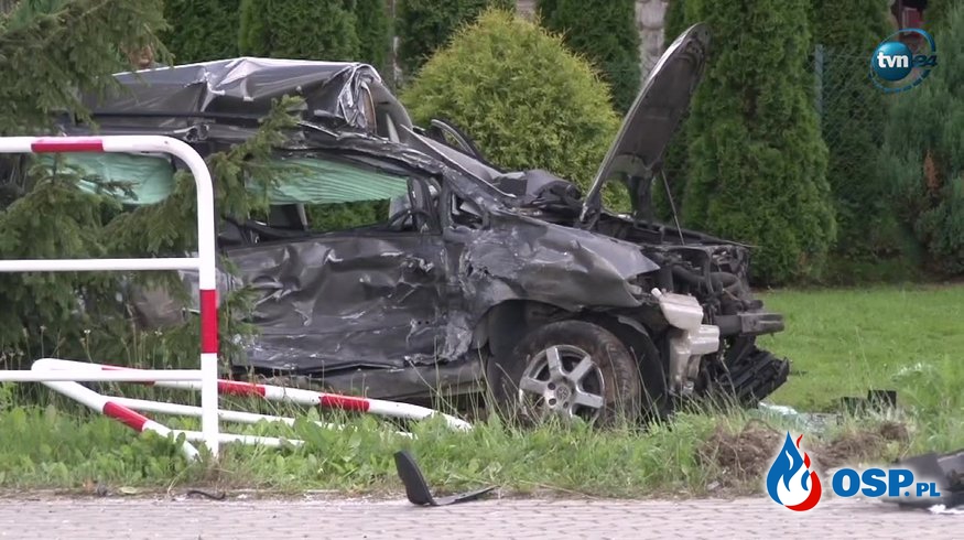 Groźny wypadek w Gronkowie. Autobus z turystami zderzył się z samochodem osobowym. OSP Ochotnicza Straż Pożarna
