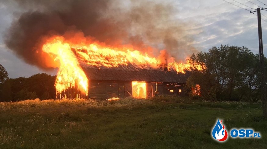 5 zastępów strażaków gasiło pożar stodoły pod Mikołajkami OSP Ochotnicza Straż Pożarna