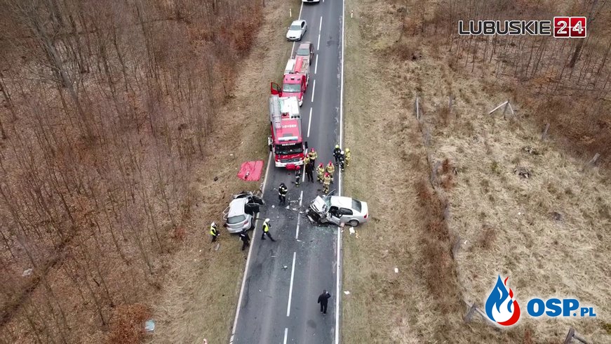 Dwóch kierowców zginęło w czołowym zderzeniu samochodów pod Barlinkiem OSP Ochotnicza Straż Pożarna