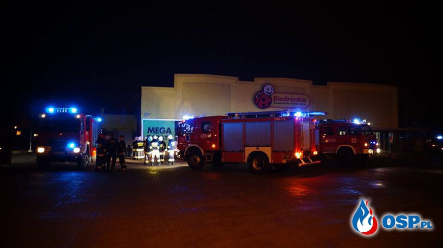 Pożar instalacji elektrycznej w markecie Biedronka m.Czarne. OSP Ochotnicza Straż Pożarna