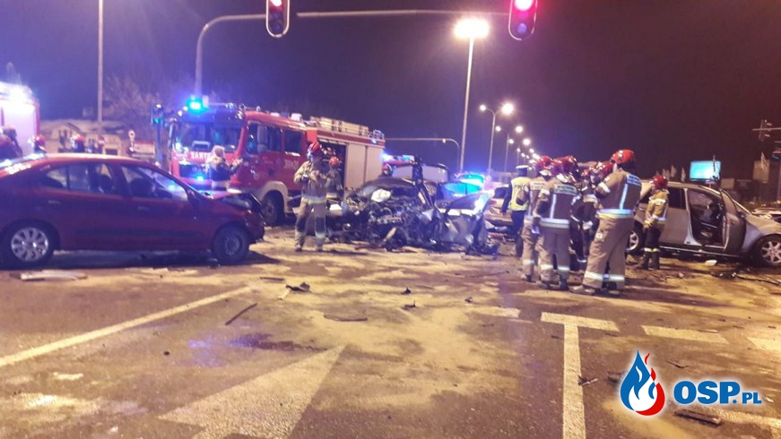 Karambol 7 samochodów w centrum Łodzi. 5 osób rannych. OSP Ochotnicza Straż Pożarna