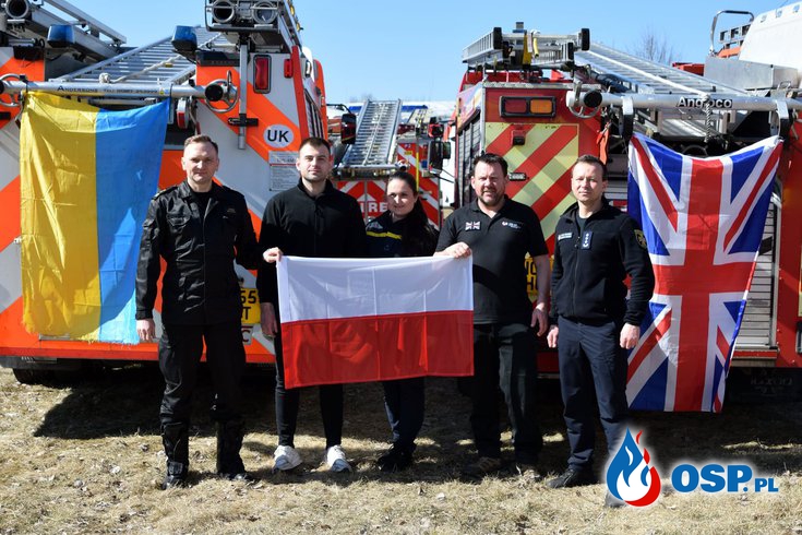 Brytyjskie wozy strażackie są już w Rzeszowie. Wkrótce trafią do ukraińskich strażaków. OSP Ochotnicza Straż Pożarna