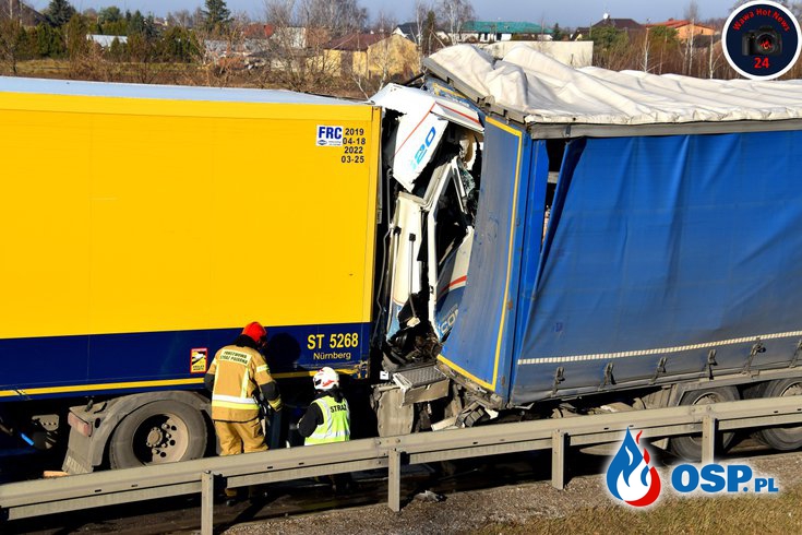 Karambol z udziałem ciężarówek na trasie S8. Jedna osoba ranna. OSP Ochotnicza Straż Pożarna