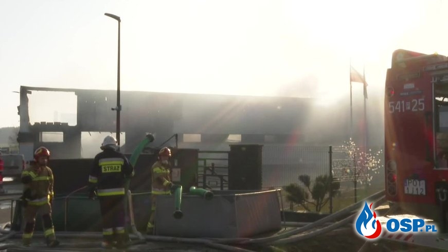 15 zastępów strażaków gasiło pożar fabryki mebli w Wielkopolsce OSP Ochotnicza Straż Pożarna