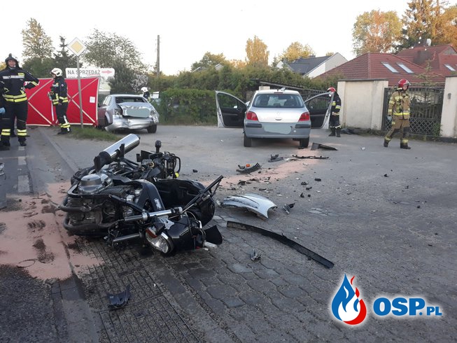 Motocyklista nie żyje, kierowca samochodu uciekł. Tragiczny wypadek w Chwaszczynie. OSP Ochotnicza Straż Pożarna