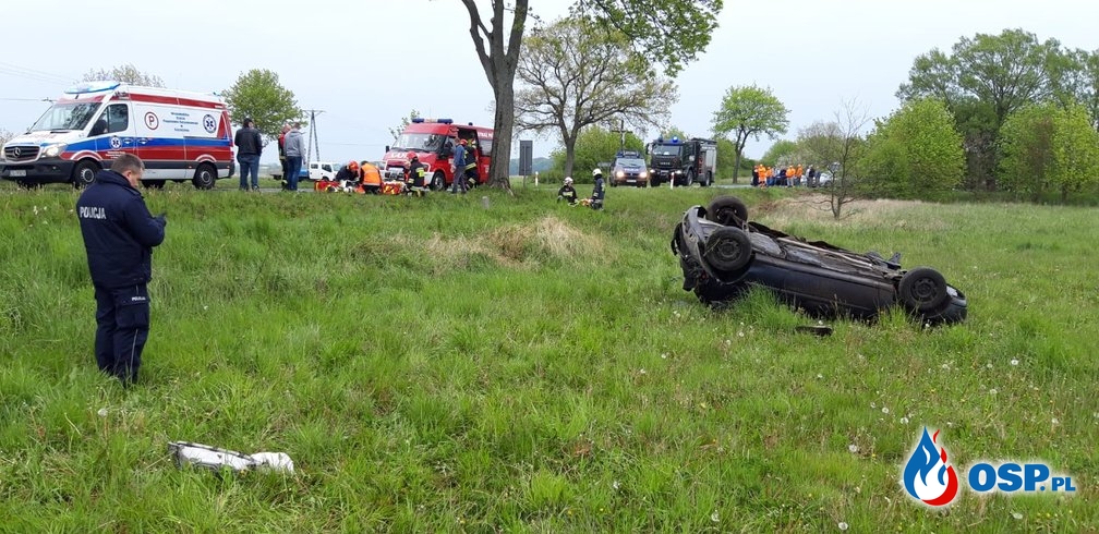 Wypadek drogowy na DW 102 w miejscowości Włodarka (gm. Trzebiatów) OSP Ochotnicza Straż Pożarna