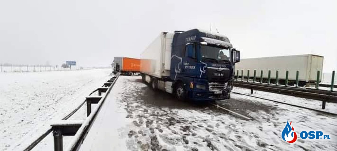 9 ciężarówek zderzyło się na A4. Karambol na Dolnym Śląsku. OSP Ochotnicza Straż Pożarna