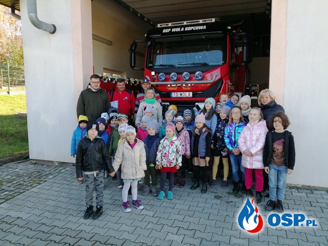 Wizyta dzieci ze Szkoły Podstawowej w Woli Kopcowej. OSP Ochotnicza Straż Pożarna