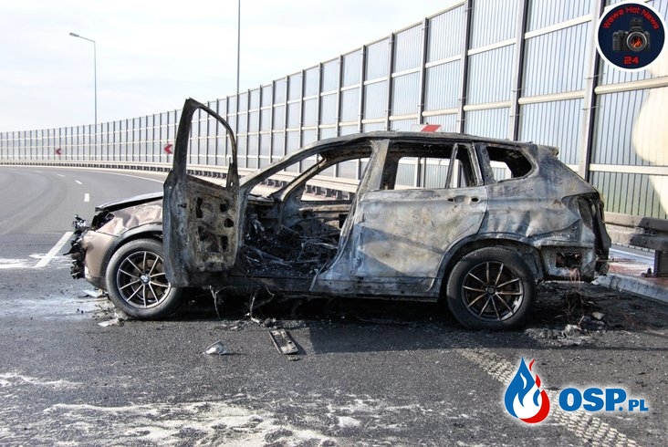 BMW zapaliło się po zderzeniu z barierkami. Zginęła kobieta. OSP Ochotnicza Straż Pożarna