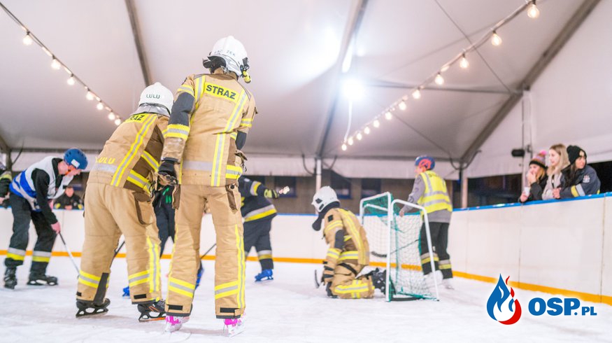 Mecz hokejowy strażaków OSP. W łyżwach i ubraniach specjalnych! OSP Ochotnicza Straż Pożarna