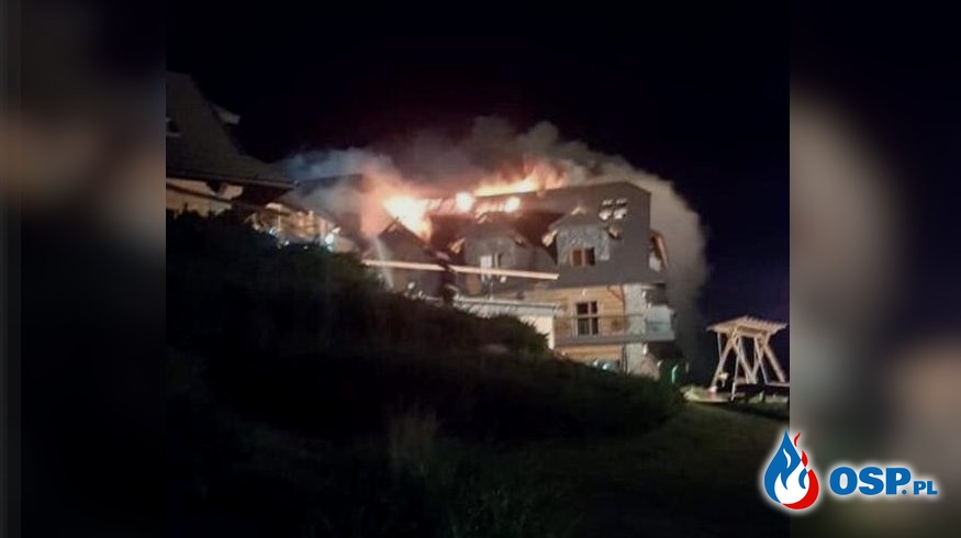 Groźny pożar hotelu. Ewakuowano gości, ogień gasiło 17 zastępów strażaków. OSP Ochotnicza Straż Pożarna