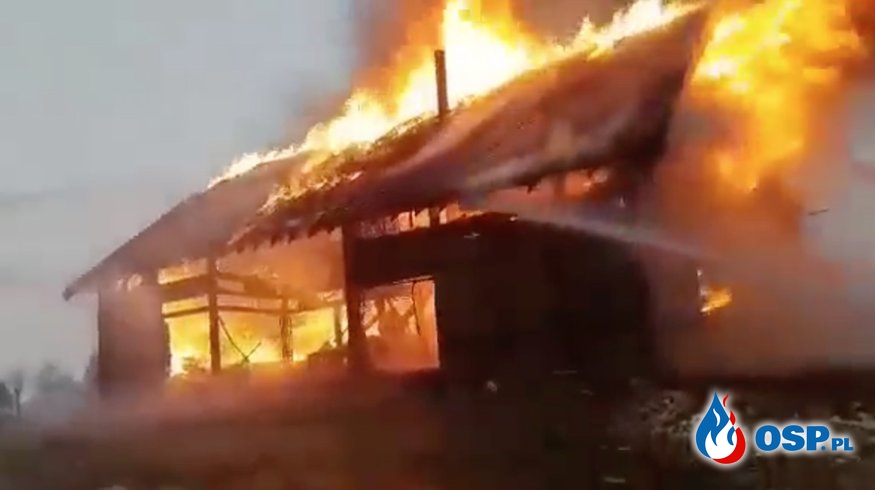 Pożar drewnianego domu w Lubaniu. Budynek doszczętnie spłonął! OSP Ochotnicza Straż Pożarna