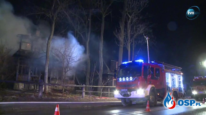 Pożar drewnianego domu w Zakopanem. W akcji 10 jednostek straży pożarnej. OSP Ochotnicza Straż Pożarna