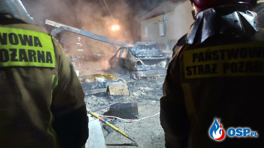 Nocny pożar garażu w Bratkowicach. Strażacy odnaleźli ciało 32-letniego mężczyzny. OSP Ochotnicza Straż Pożarna
