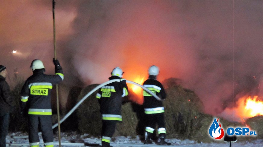 Pożar sterty słomy w Opolu. OSP Ochotnicza Straż Pożarna