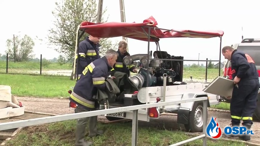 Ponad 6 tysięcy strażaków walczy z podtopieniami na południu Polski OSP Ochotnicza Straż Pożarna