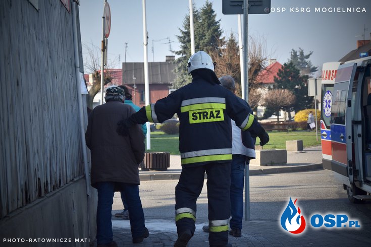 Potrącenie kobiety w Mogielnicy. Strażacy zabezpieczali lądowisko dla LPR. OSP Ochotnicza Straż Pożarna