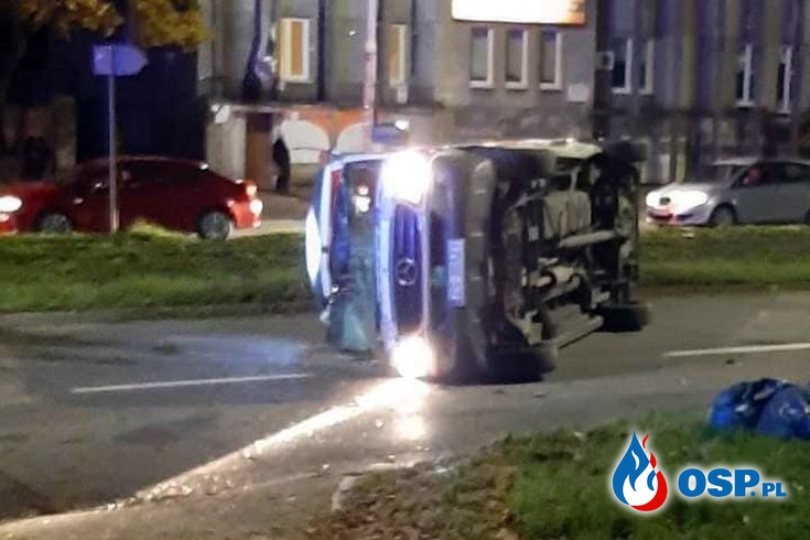 Wypadek karetki na sygnale w Szczecinie. Ambulans zderzył się z samochodem osobowym. OSP Ochotnicza Straż Pożarna
