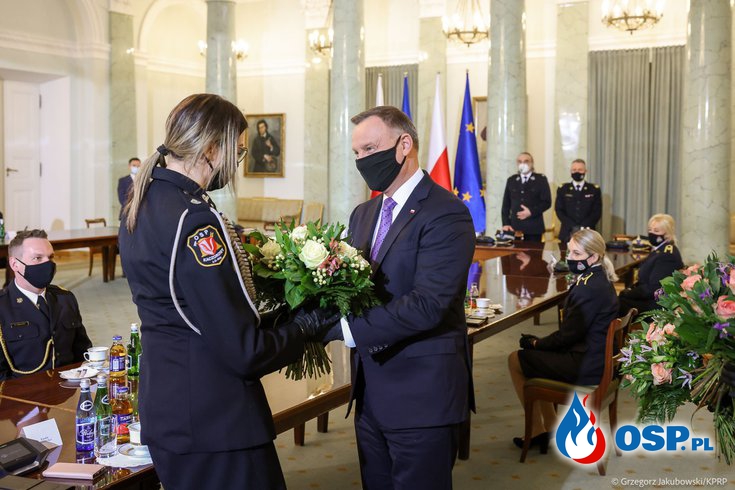 Prezydent Andrzej Duda spotkał się ze strażakami OSP i PSP. "W walce z pandemią stanęli na wysokości zadania". OSP Ochotnicza Straż Pożarna